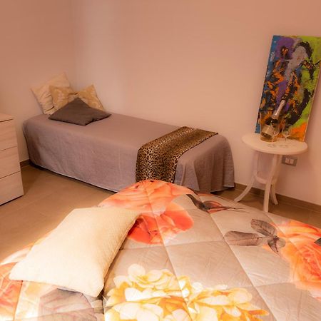 Appartamento Marisol Grazioso E Vicino Al Mare ปอร์โต ซันเตลปีดิโอ ภายนอก รูปภาพ